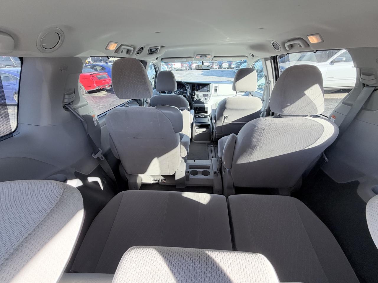 2017 Toyota Sienna LE Photo