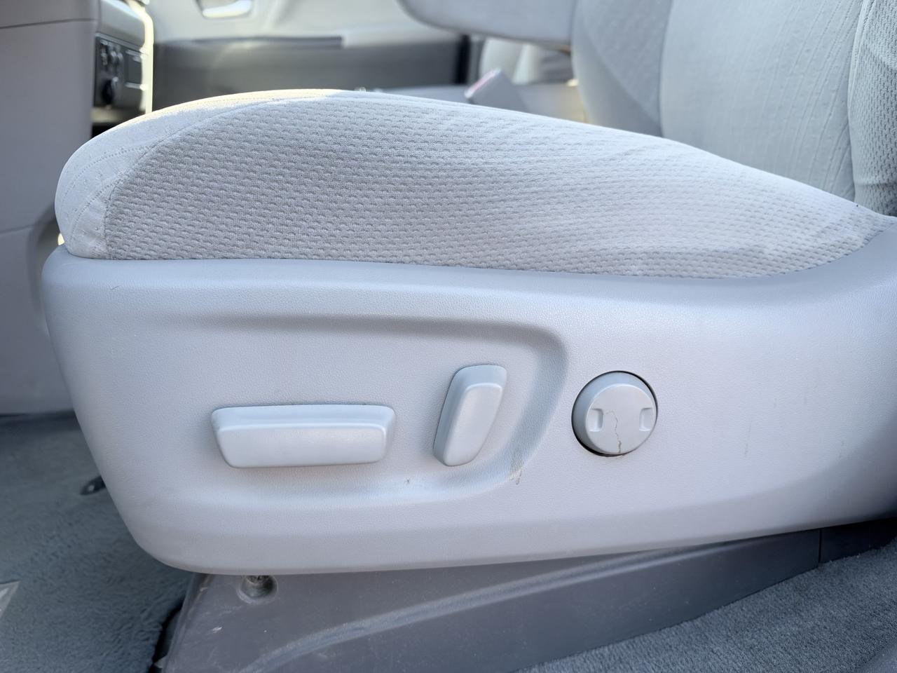2017 Toyota Sienna LE Photo