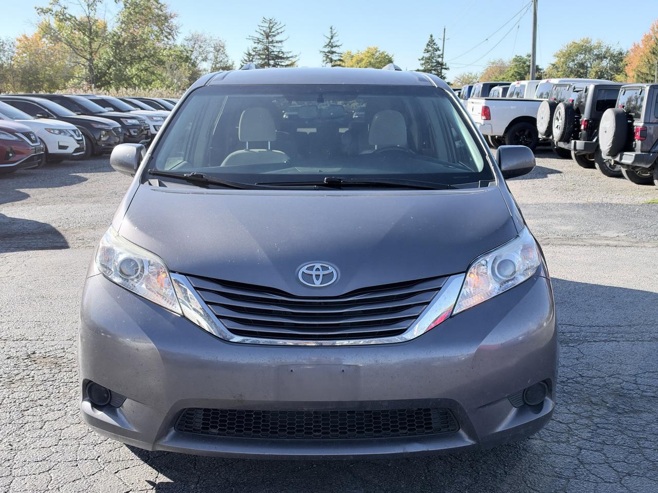 2017 Toyota Sienna LE Photo