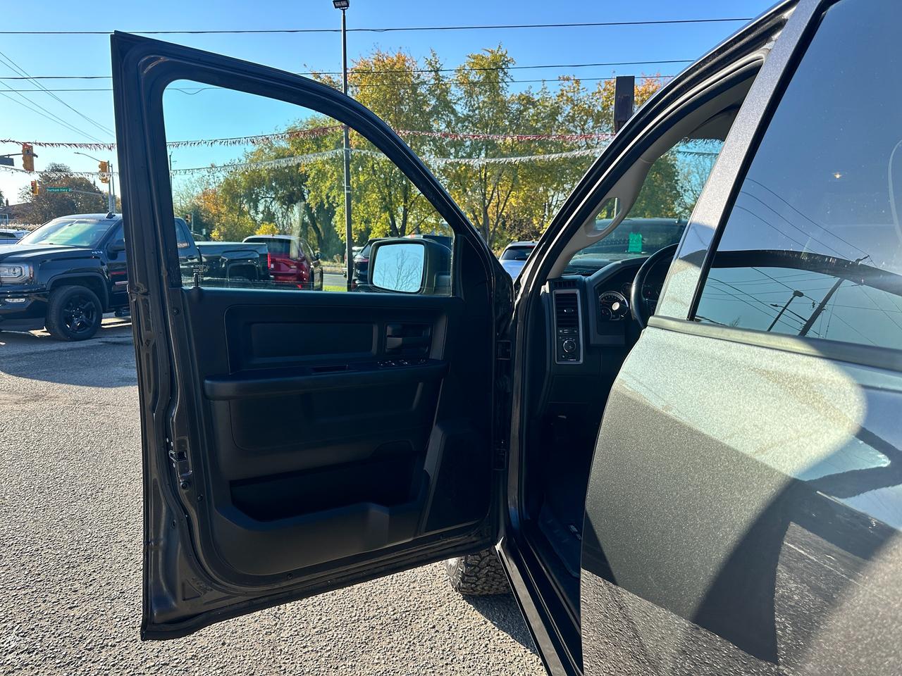 2019 RAM 1500 Classic Express4X4 HEMI CrewCab HTD-Cloth XM A/C BackupCam Photo