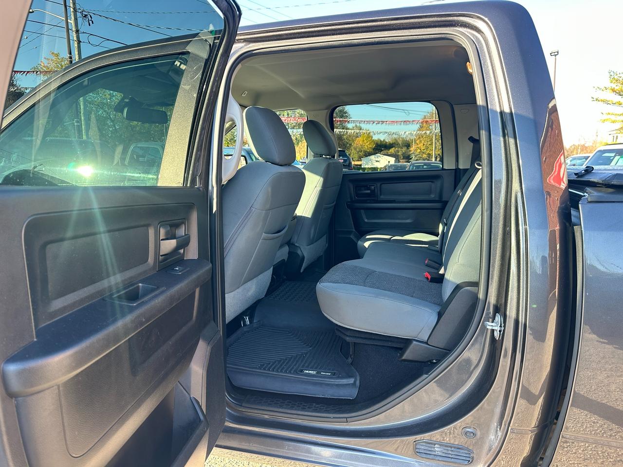 2019 RAM 1500 Classic Express4X4 HEMI CrewCab HTD-Cloth XM A/C BackupCam Photo