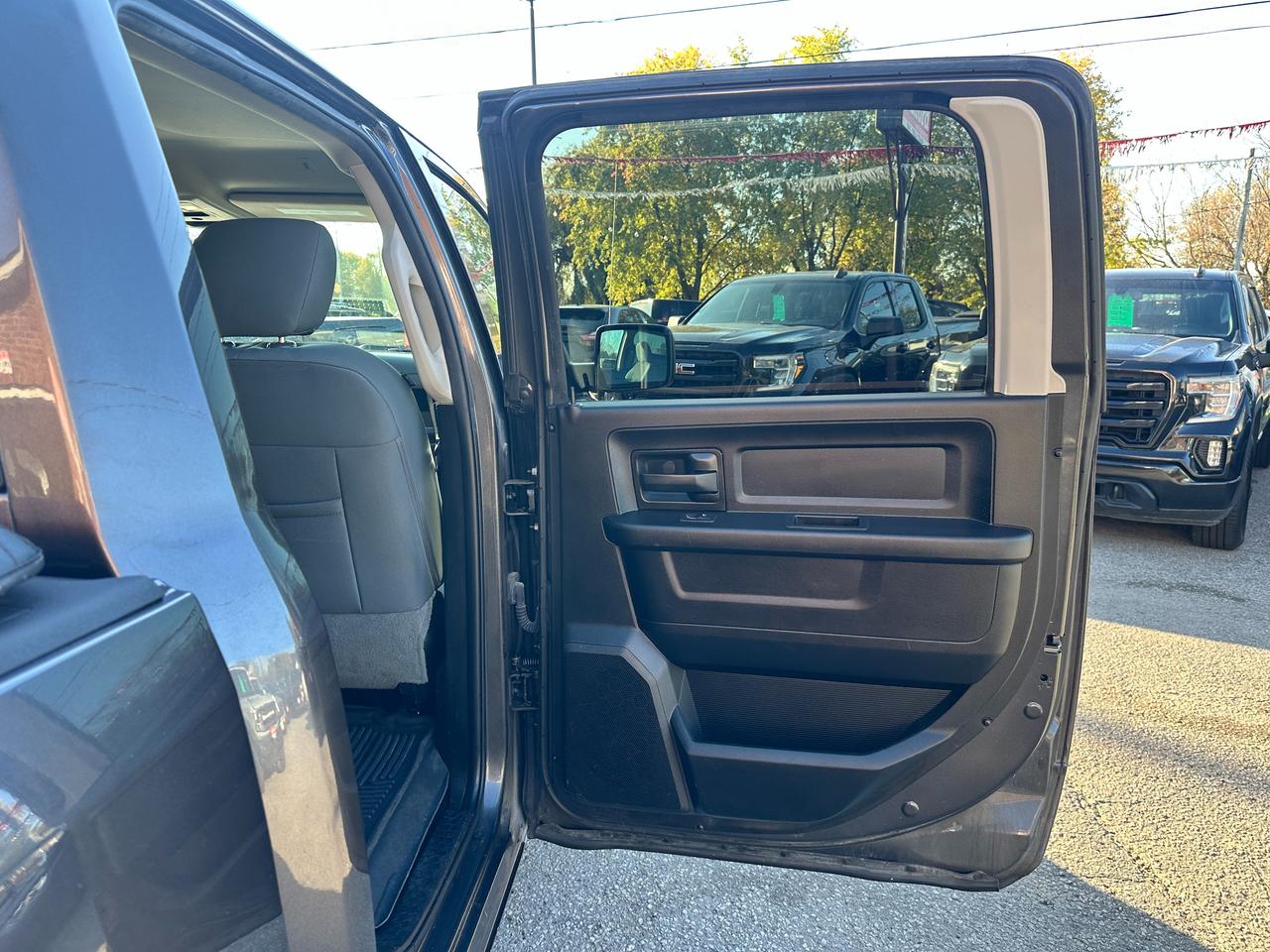 2019 RAM 1500 Classic Express4X4 HEMI CrewCab HTD-Cloth XM A/C BackupCam Photo
