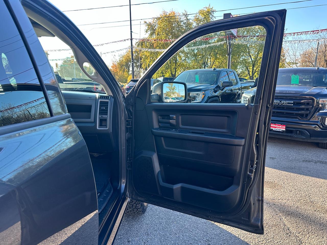 2019 RAM 1500 Classic Express4X4 HEMI CrewCab HTD-Cloth XM A/C BackupCam Photo