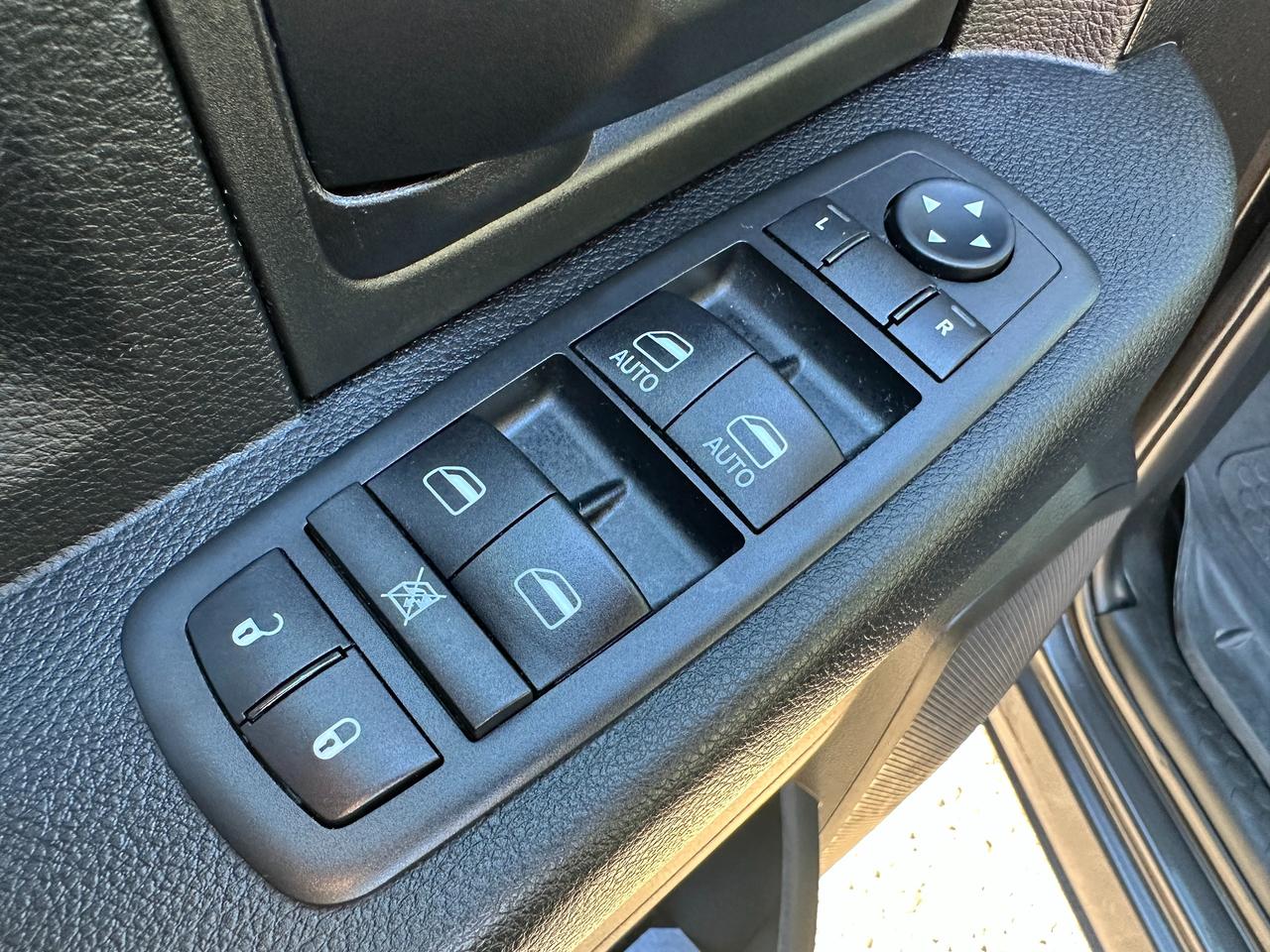 2019 RAM 1500 Classic Express4X4 HEMI CrewCab HTD-Cloth XM A/C BackupCam Photo