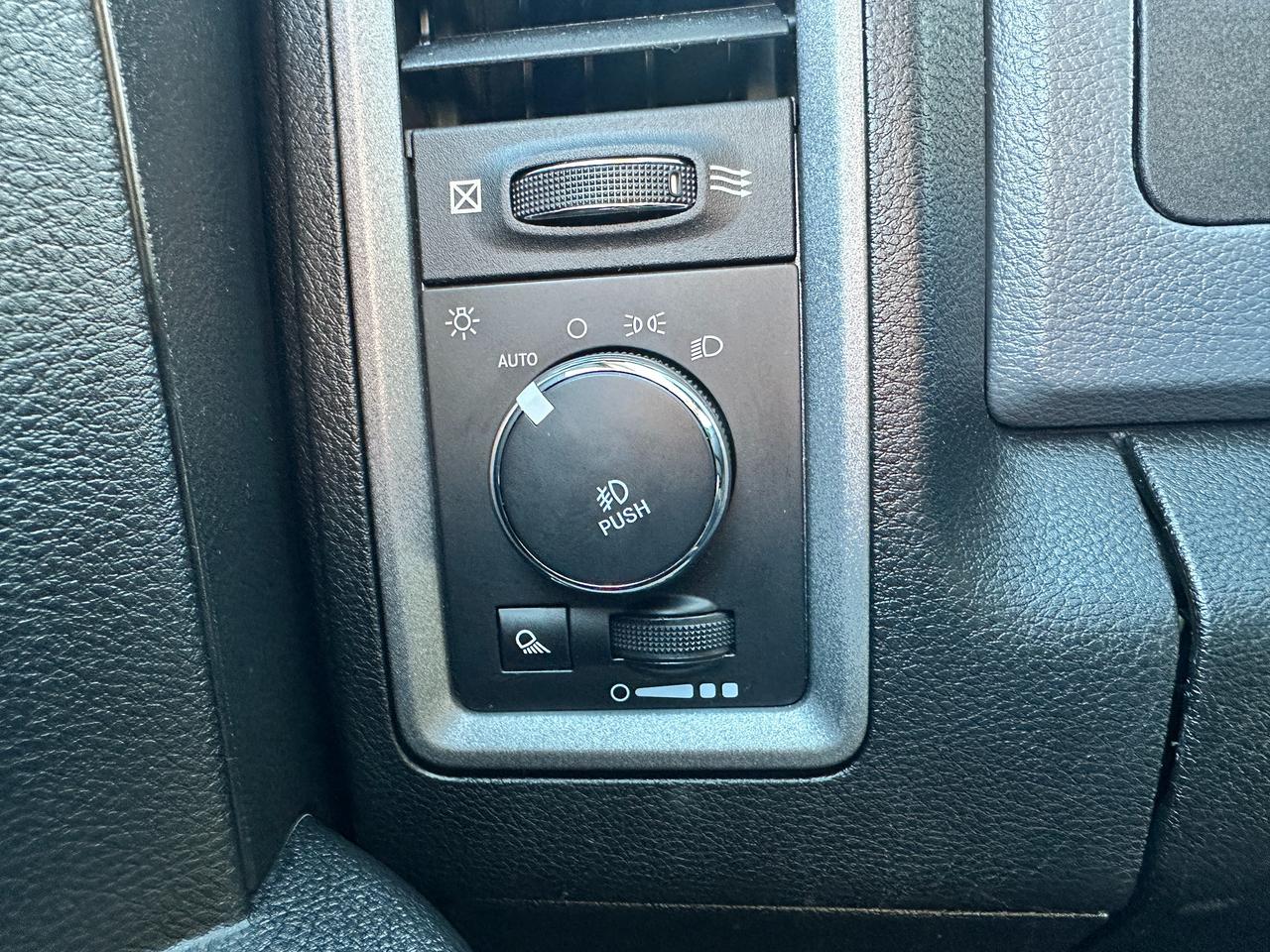 2019 RAM 1500 Classic Express4X4 HEMI CrewCab HTD-Cloth XM A/C BackupCam Photo