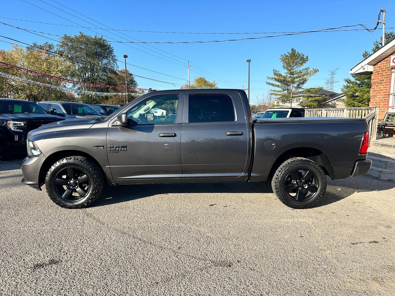 2019 RAM 1500 Classic Express4X4 HEMI CrewCab HTD-Cloth XM A/C BackupCam Photo2