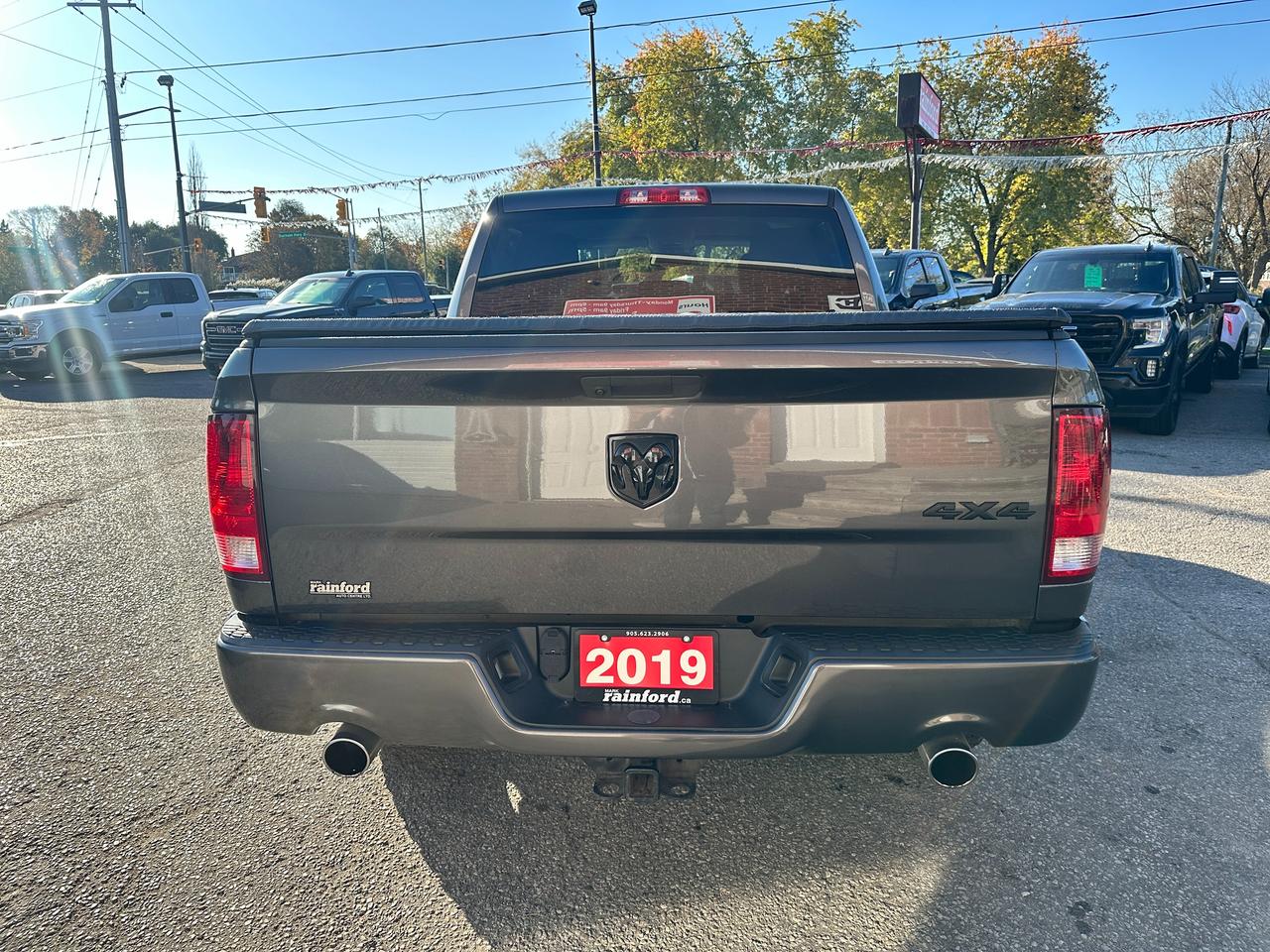 2019 RAM 1500 Classic Express4X4 HEMI CrewCab HTD-Cloth XM A/C BackupCam Photo3