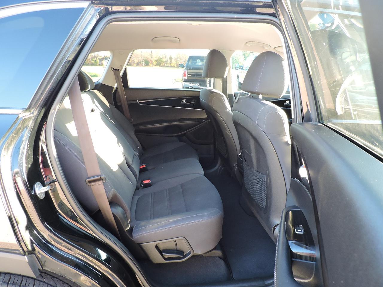 2019 Kia Sorento LX 2.4L All Wheel Drive New Brakes 183000 KMS Photo