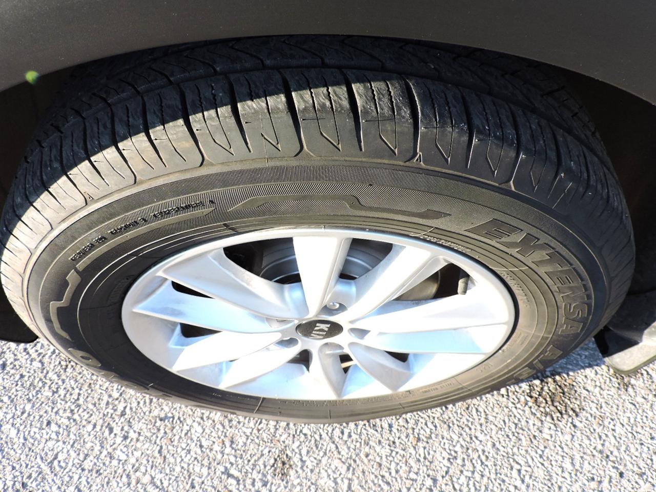 2019 Kia Sorento LX 2.4L All Wheel Drive New Brakes 183000 KMS Photo