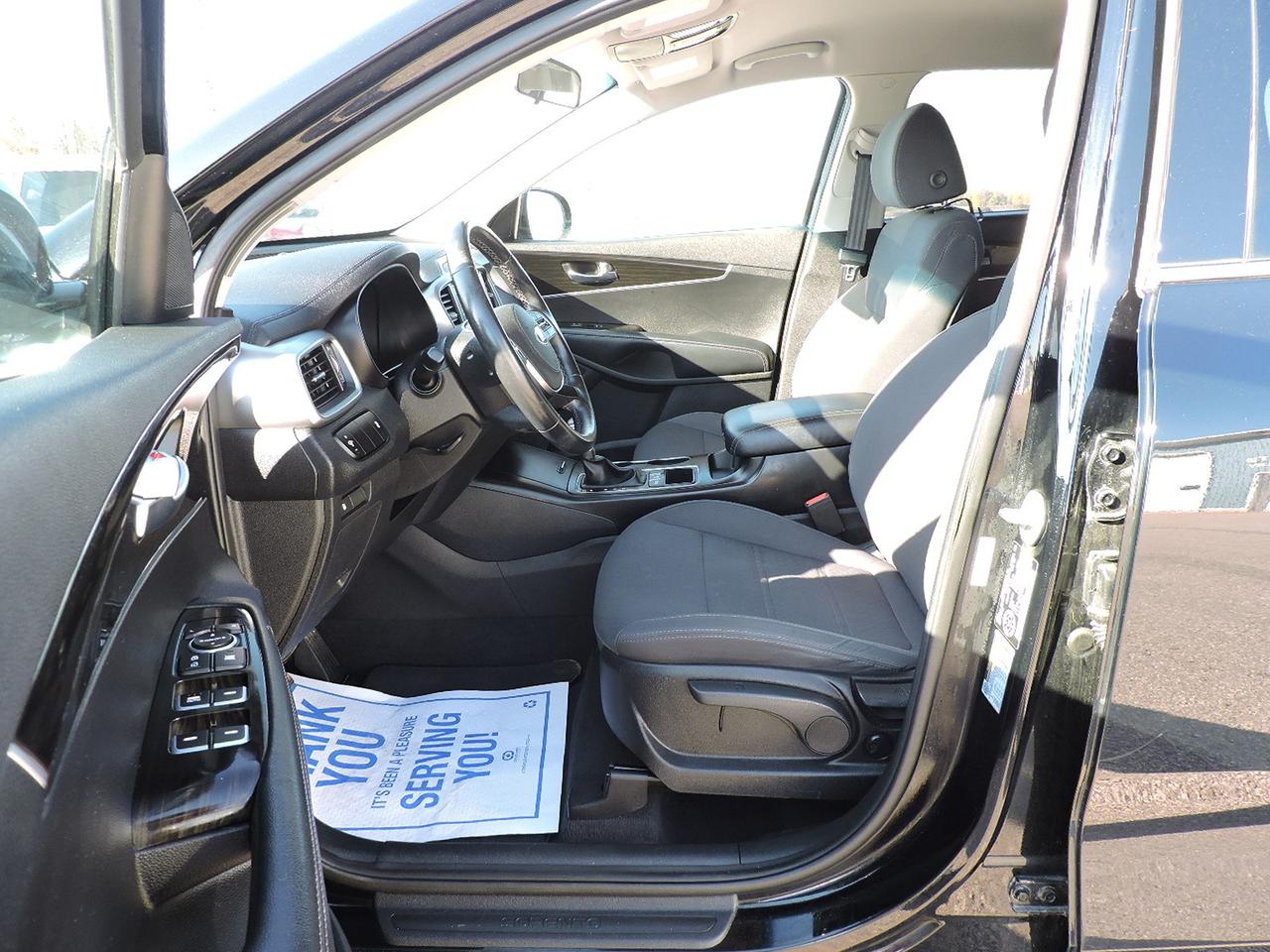 2019 Kia Sorento LX 2.4L All Wheel Drive New Brakes 183000 KMS Photo