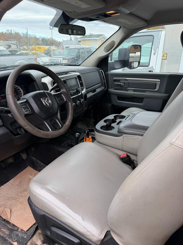 2018 RAM 3500 SLT DUMP TRUCK Photo1