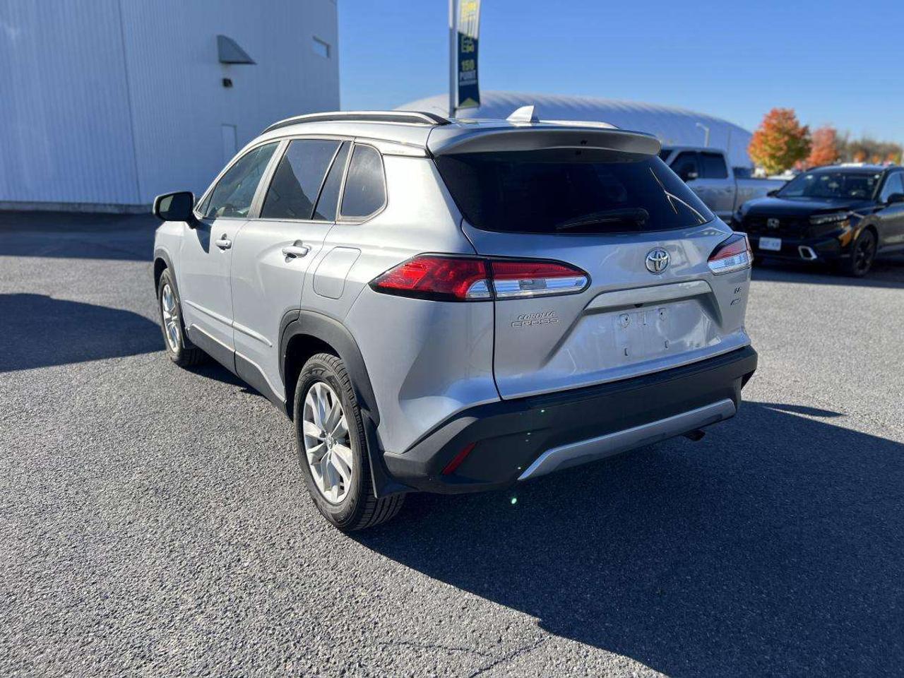 2022 Toyota Corolla Cross LE Photo