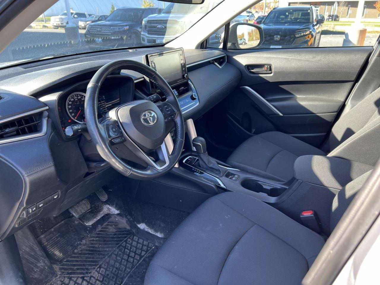 2022 Toyota Corolla Cross LE Photo