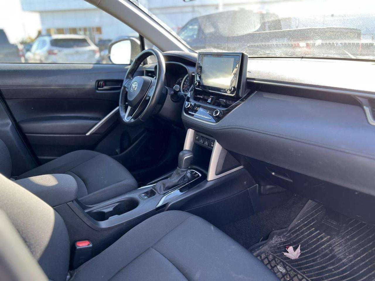 2022 Toyota Corolla Cross LE Photo