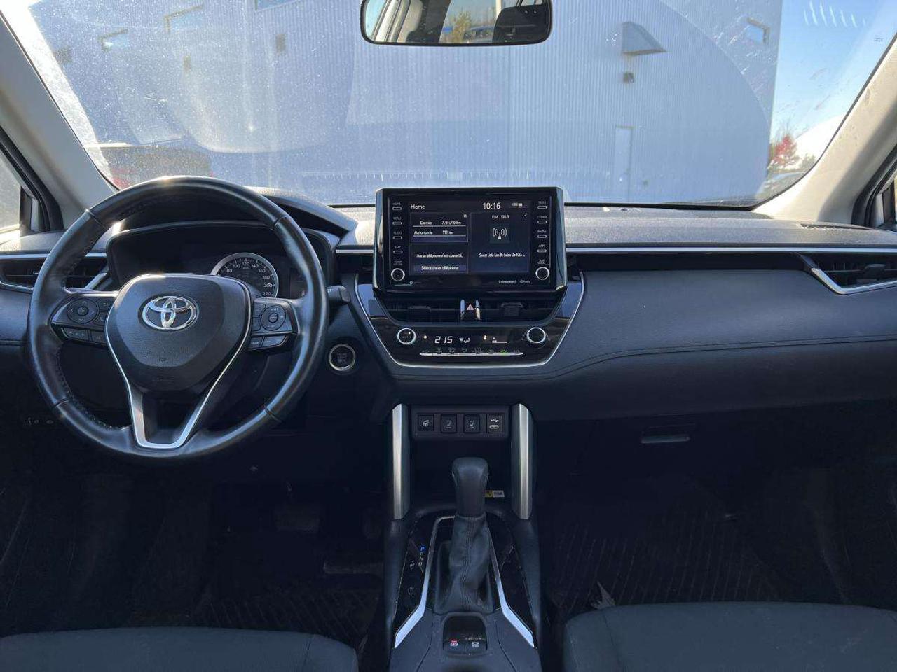 2022 Toyota Corolla Cross LE Photo