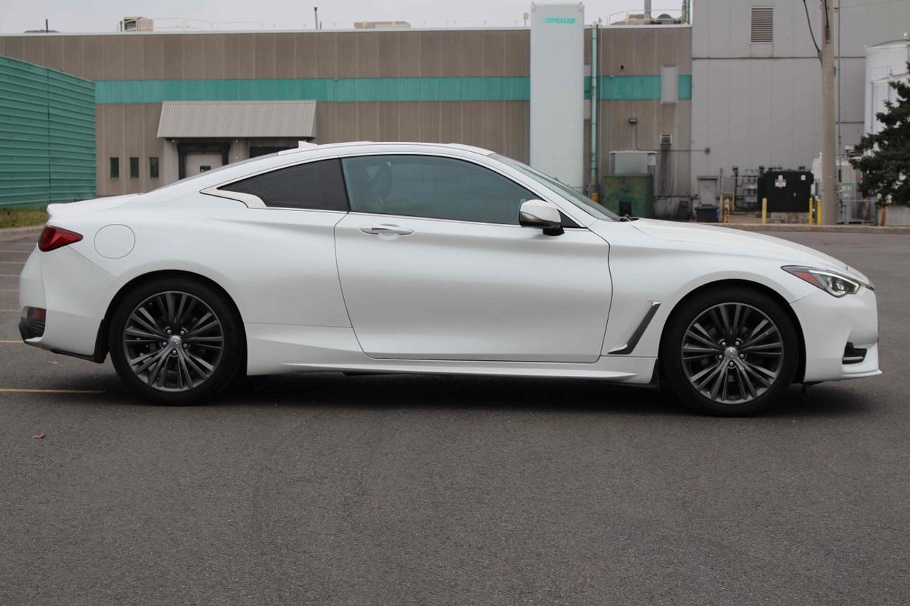 2017 Infiniti Q60 Premium Photo