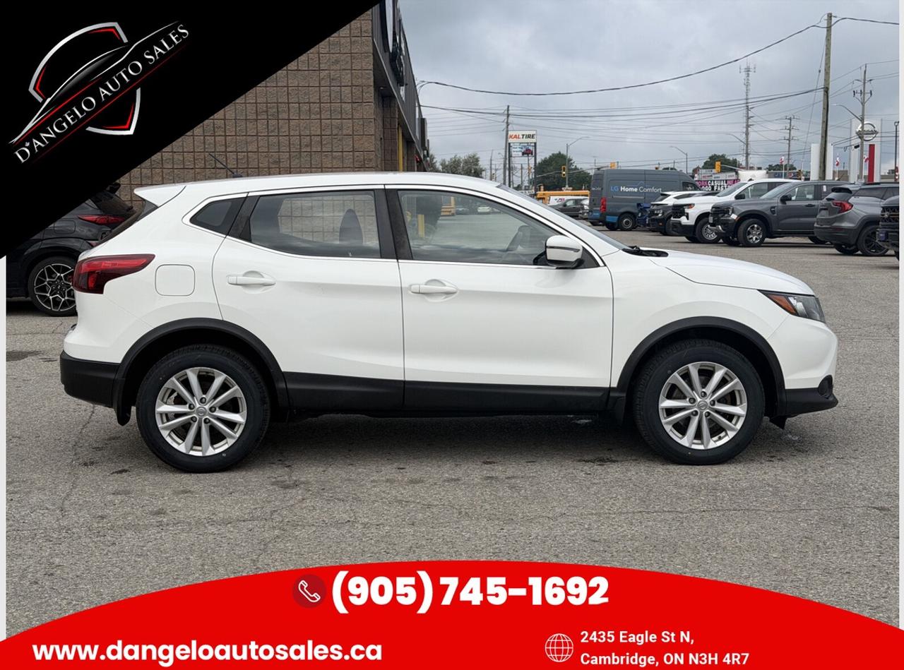 2018 Nissan Rogue Sport SV Photo