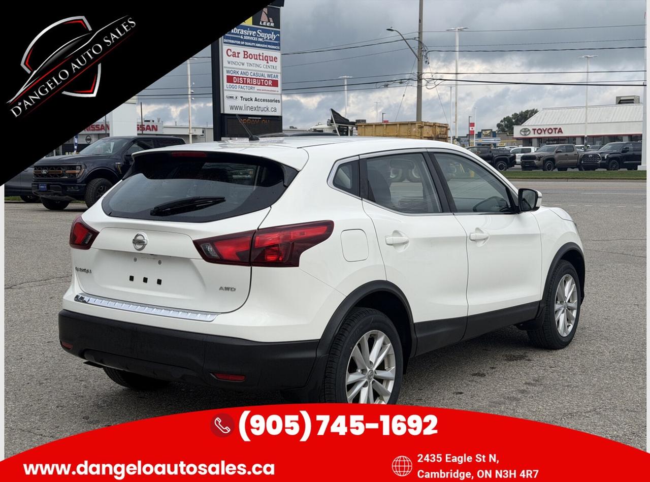 2018 Nissan Rogue Sport SV Photo4