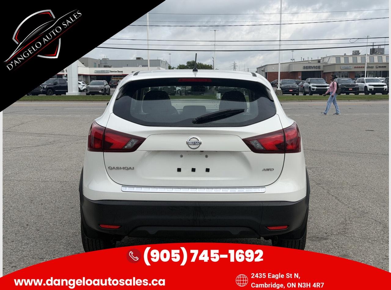 2018 Nissan Rogue Sport SV Photo