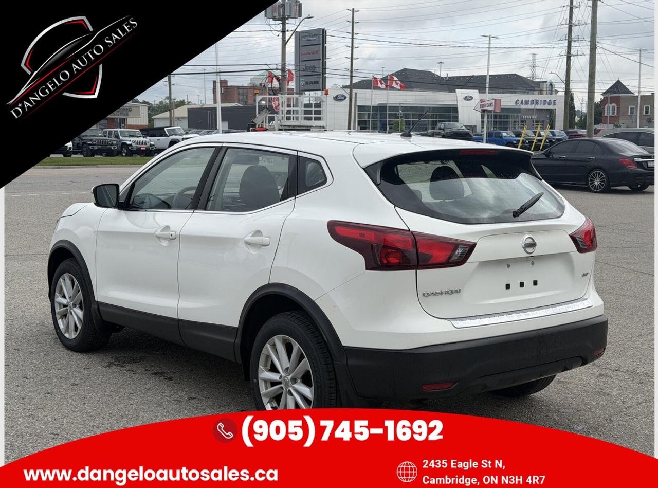 2018 Nissan Rogue Sport SV Photo