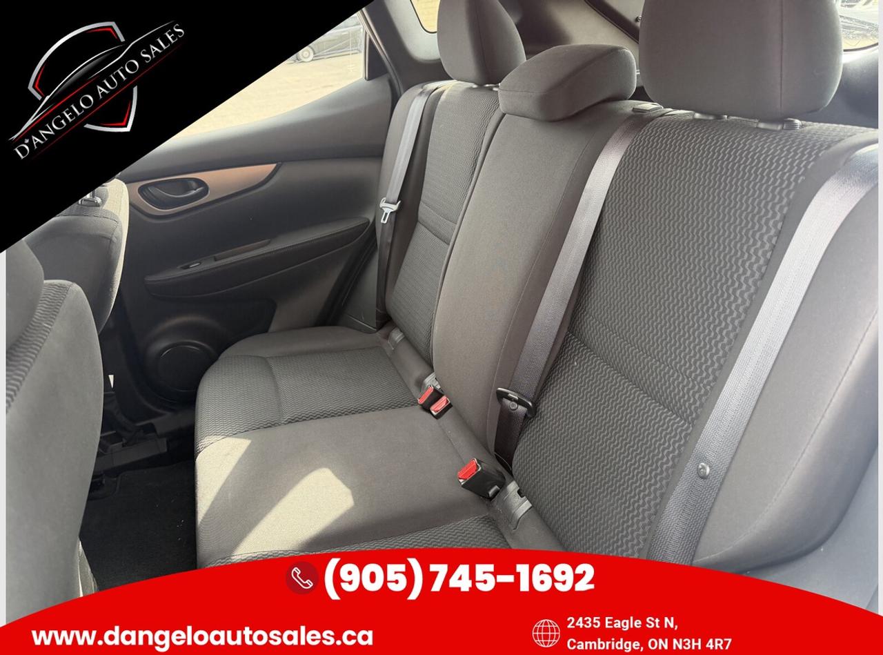 2018 Nissan Rogue Sport SV Photo
