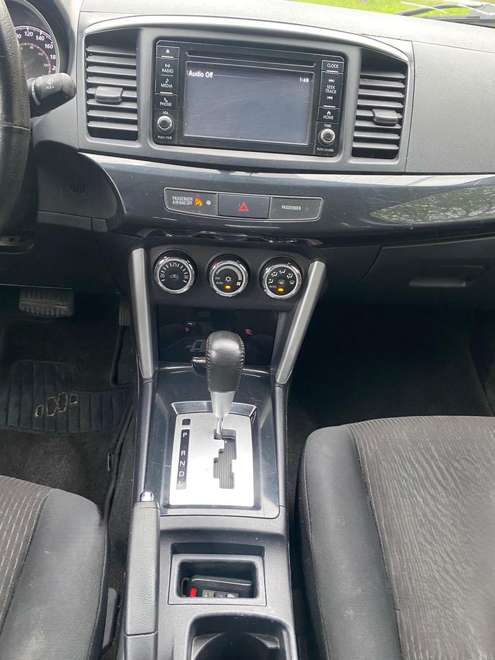 2017 Mitsubishi Lancer ES Photo