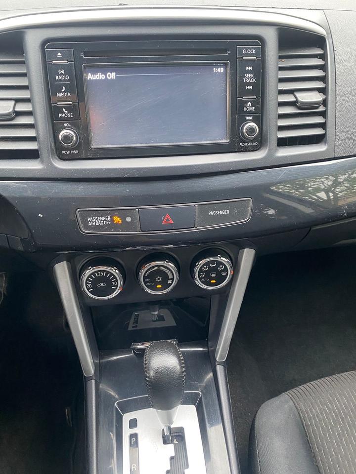 2017 Mitsubishi Lancer ES Photo