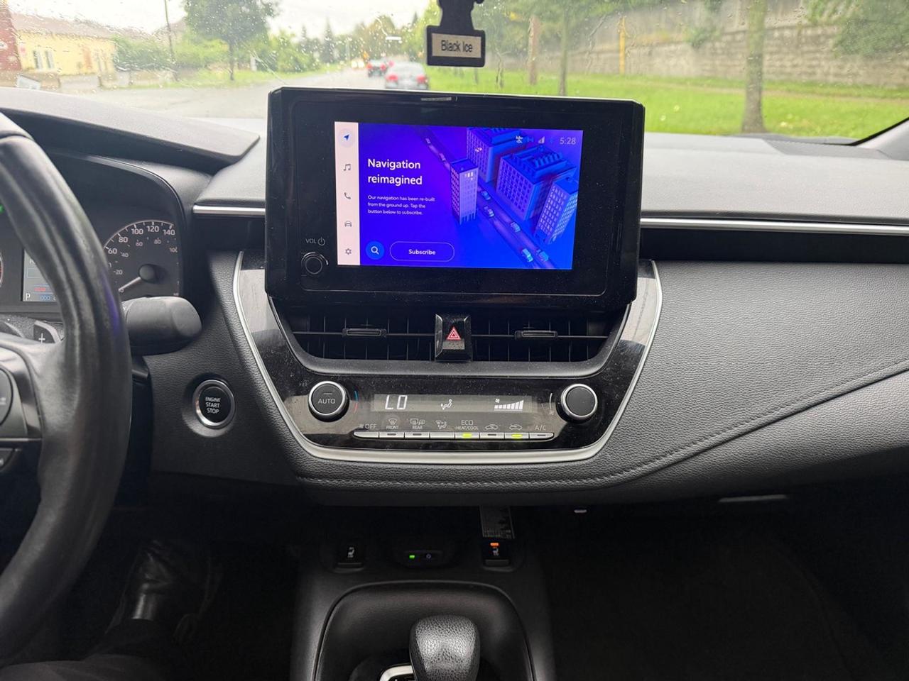 2024 Toyota Corolla SE Photo