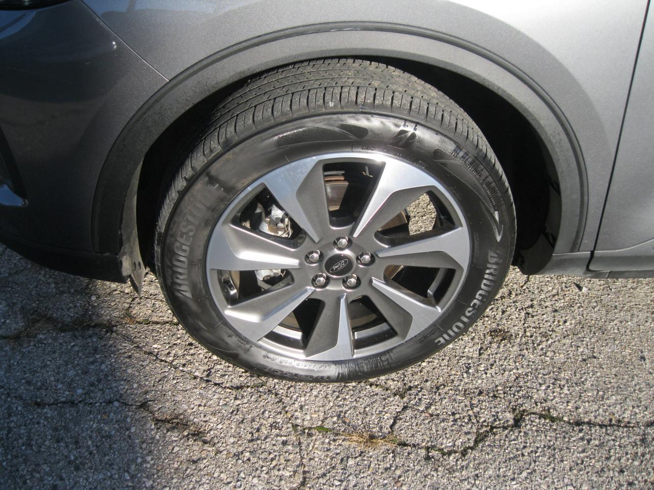 2024 Ford Escape Platinum 4dr All-Wheel Drive Photo