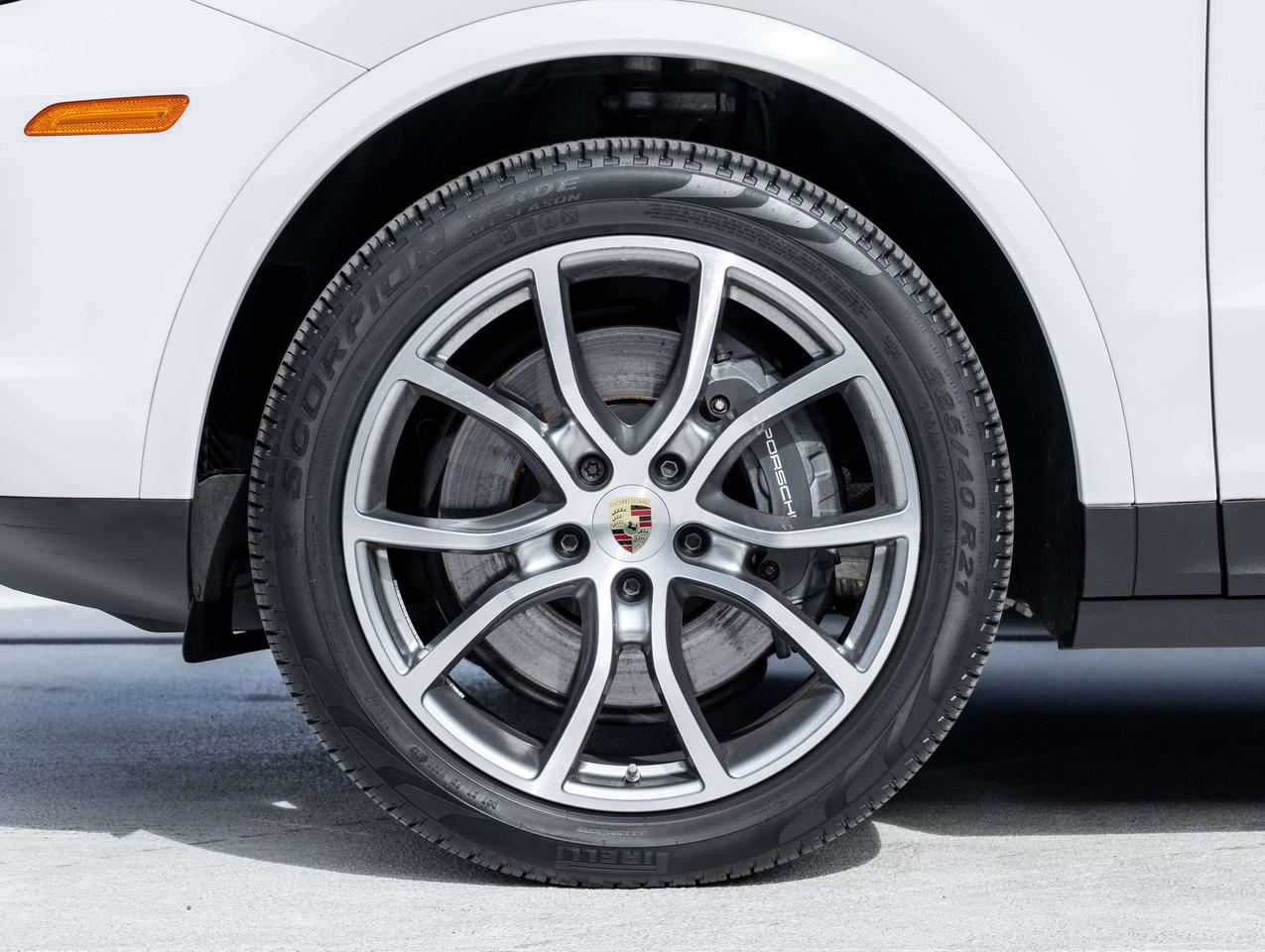 2023 Porsche Cayenne Low Kms   Adaptive Cruise   21" Wheels   CERTIFIED Photo