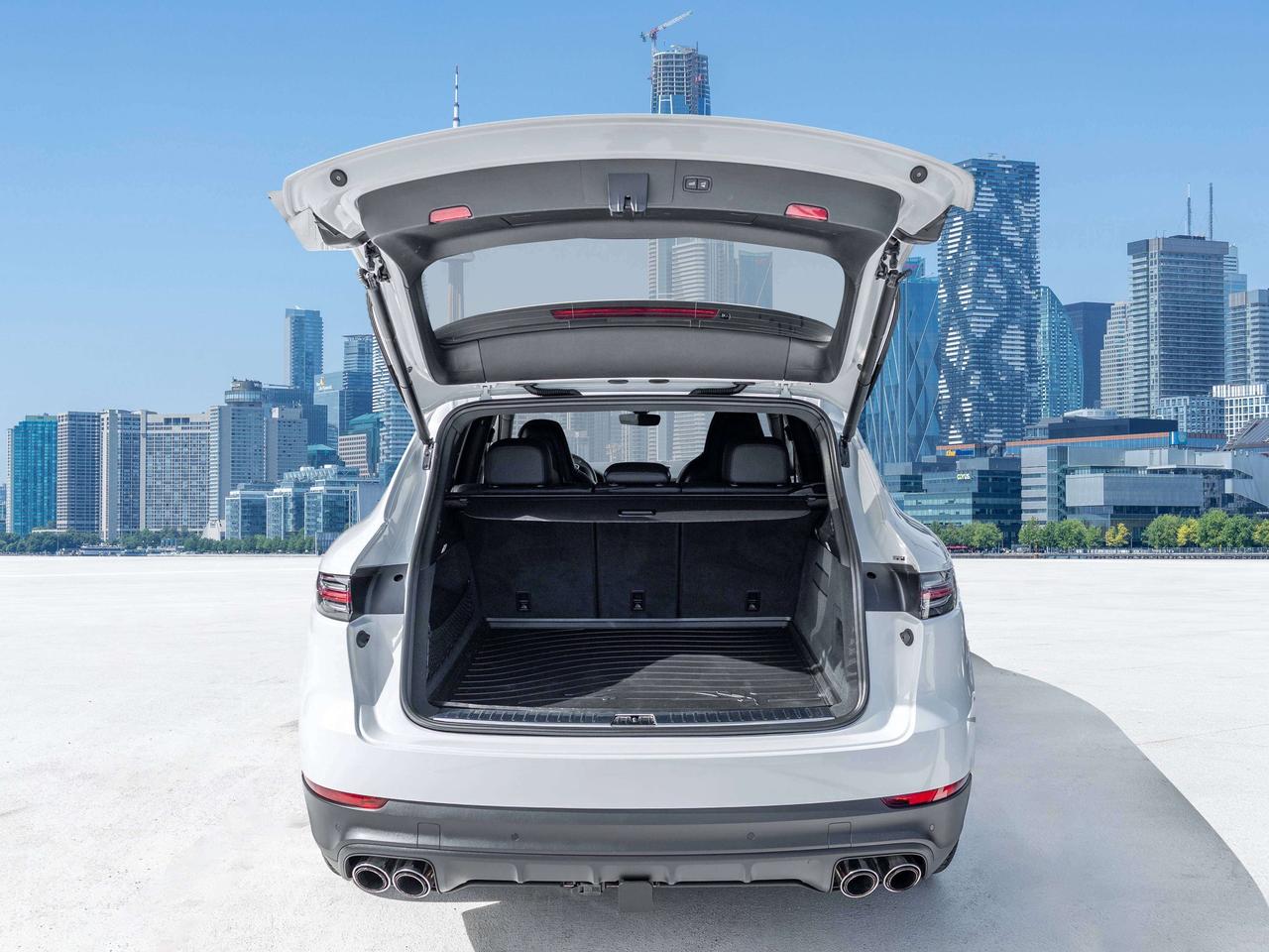 2023 Porsche Cayenne Low Kms   Adaptive Cruise   21" Wheels   CERTIFIED Photo