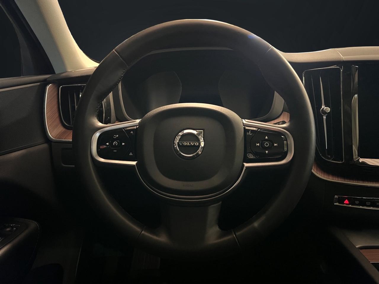 2024 Volvo XC60 B5 Plus Awd Dark Theme Photo