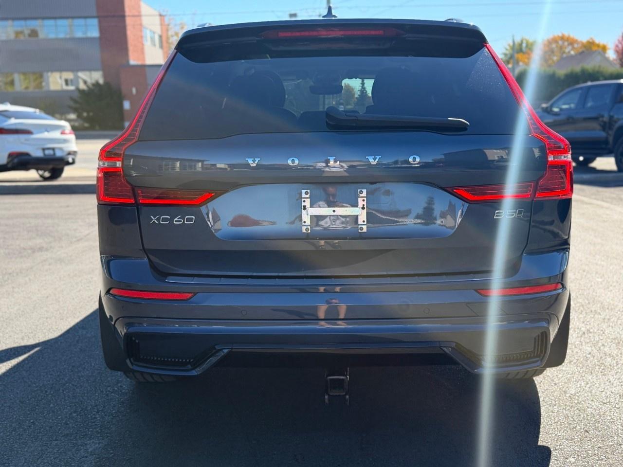 2024 Volvo XC60 B5 AWD Plus Dark Theme Photo