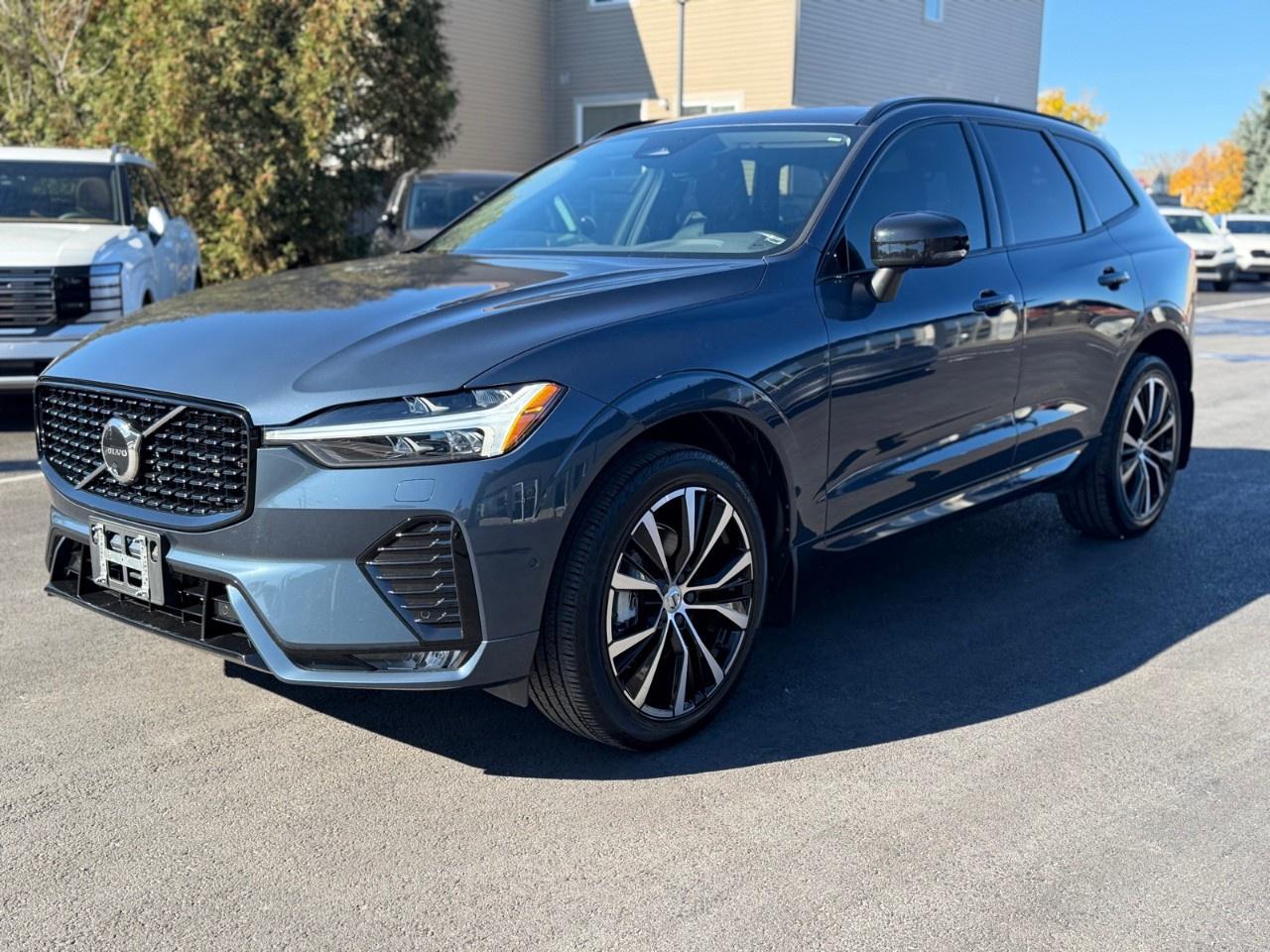 2024 Volvo XC60 B5 AWD Plus Dark Theme Photo0