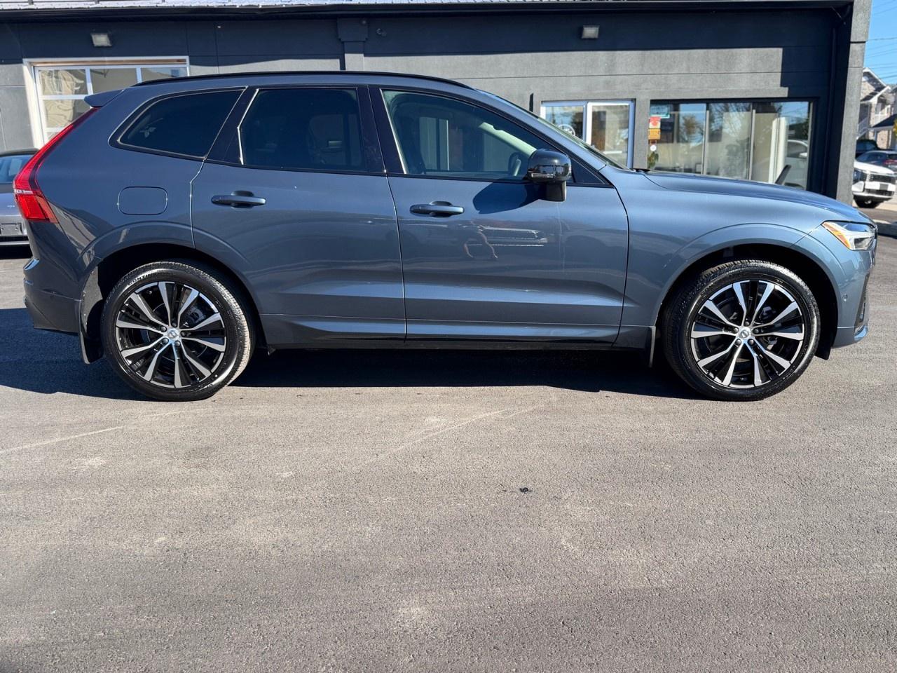 2024 Volvo XC60 B5 AWD Plus Dark Theme Photo