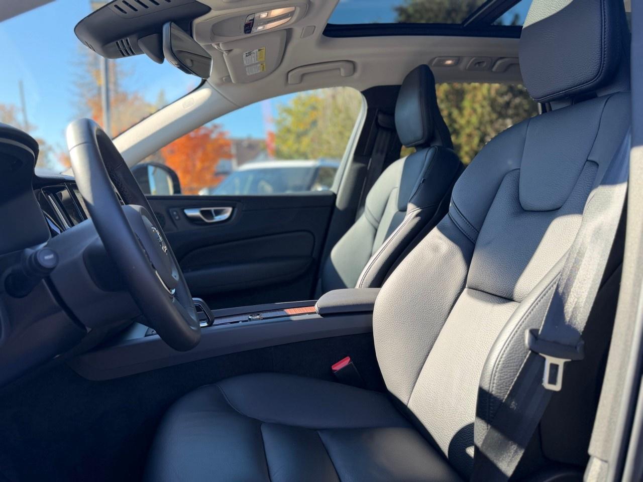 2024 Volvo XC60 B5 AWD Plus Dark Theme Photo