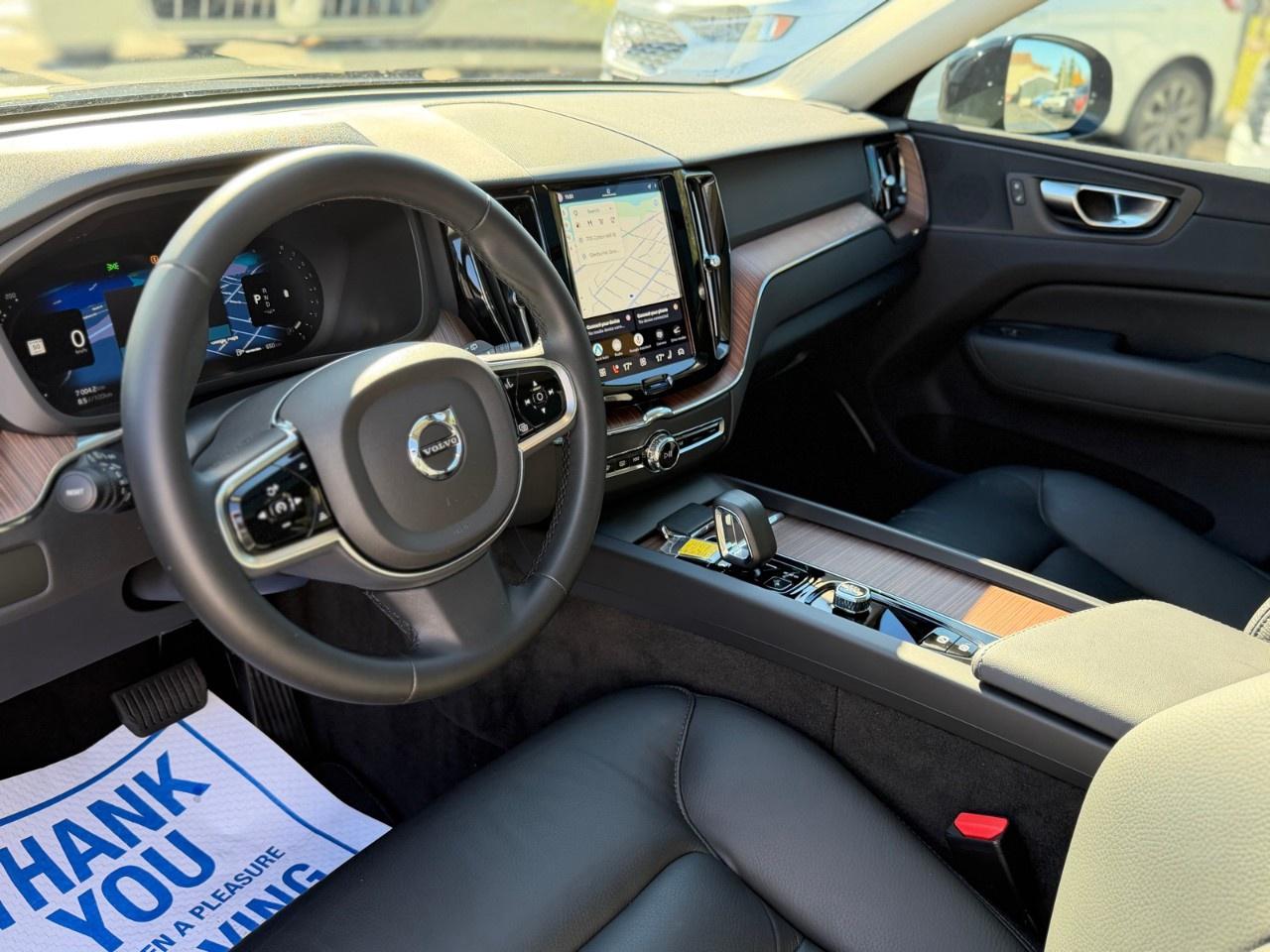 2024 Volvo XC60 B5 AWD Plus Dark Theme Photo