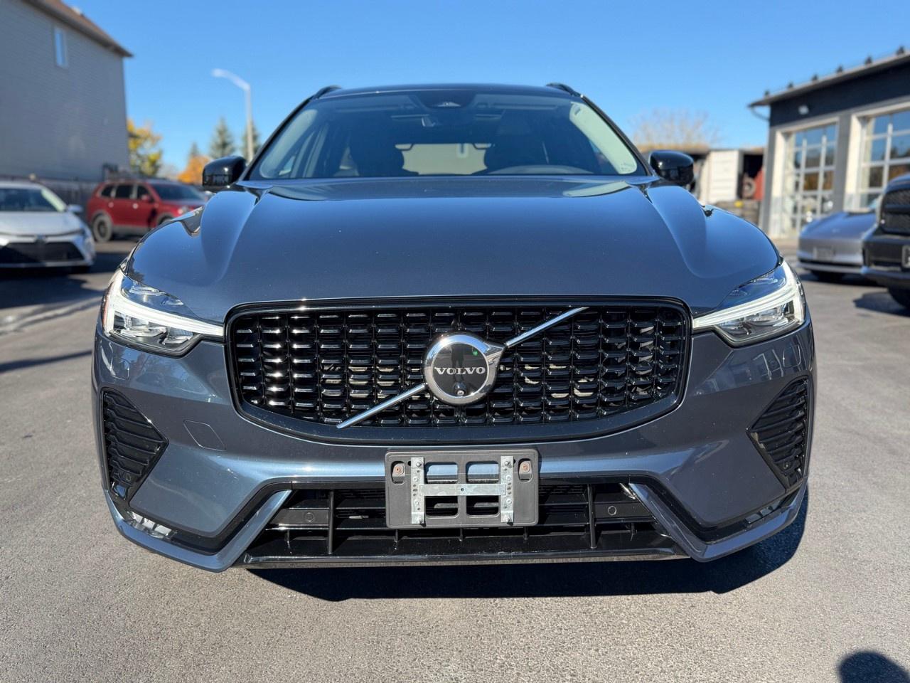2024 Volvo XC60 B5 AWD Plus Dark Theme Photo