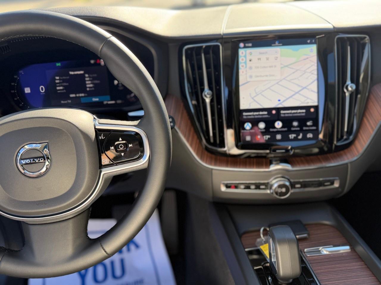 2024 Volvo XC60 B5 AWD Plus Dark Theme Photo
