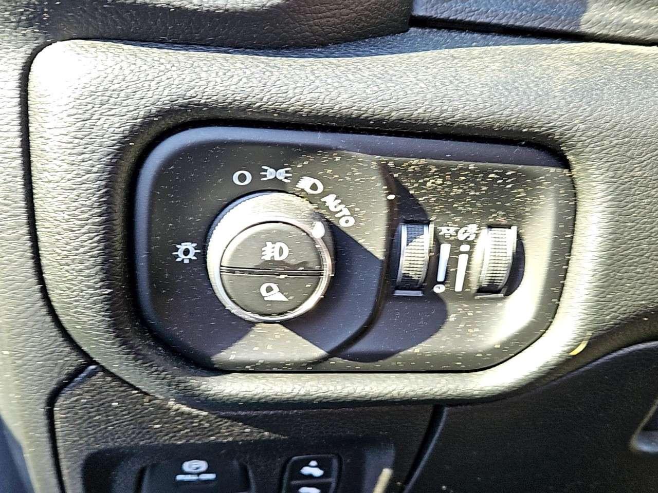 2021 RAM 1500 SPORT   CREW CAB   5.7L V8    4X4 Photo