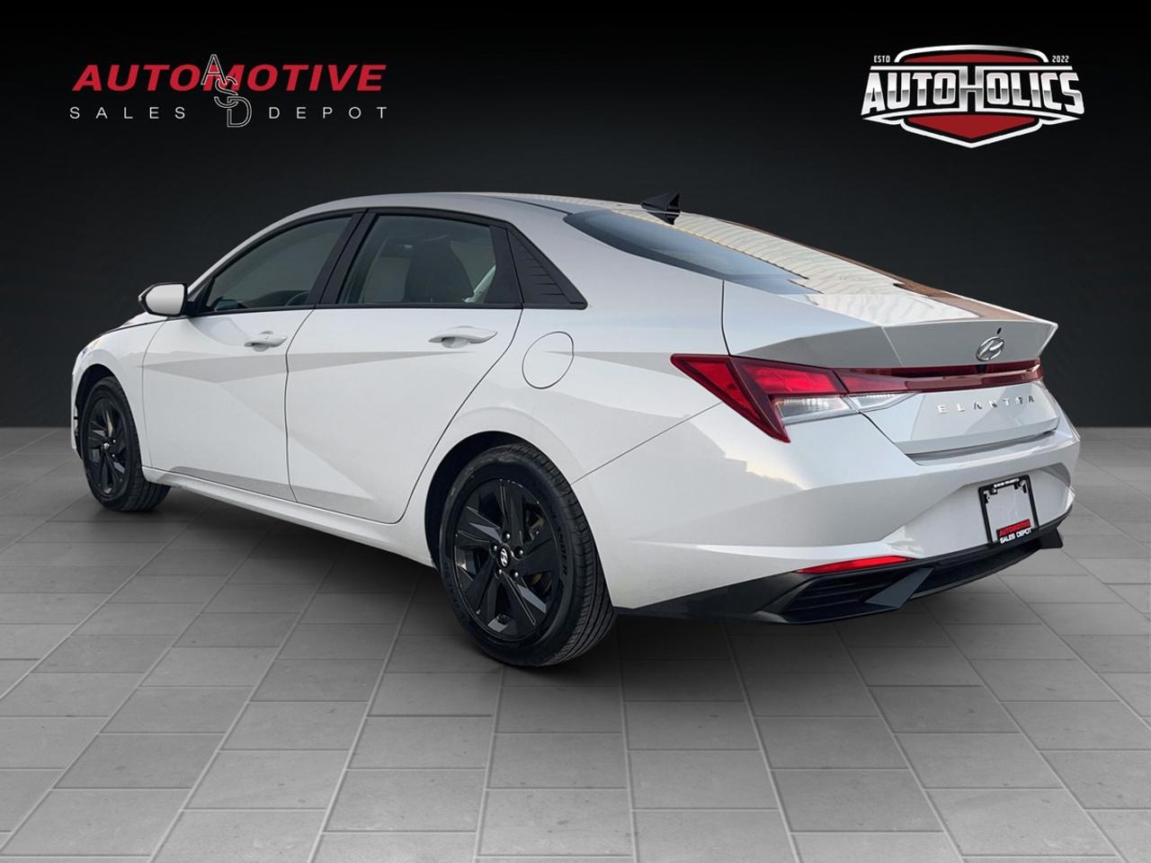 2023 Hyundai Elantra SEL Photo