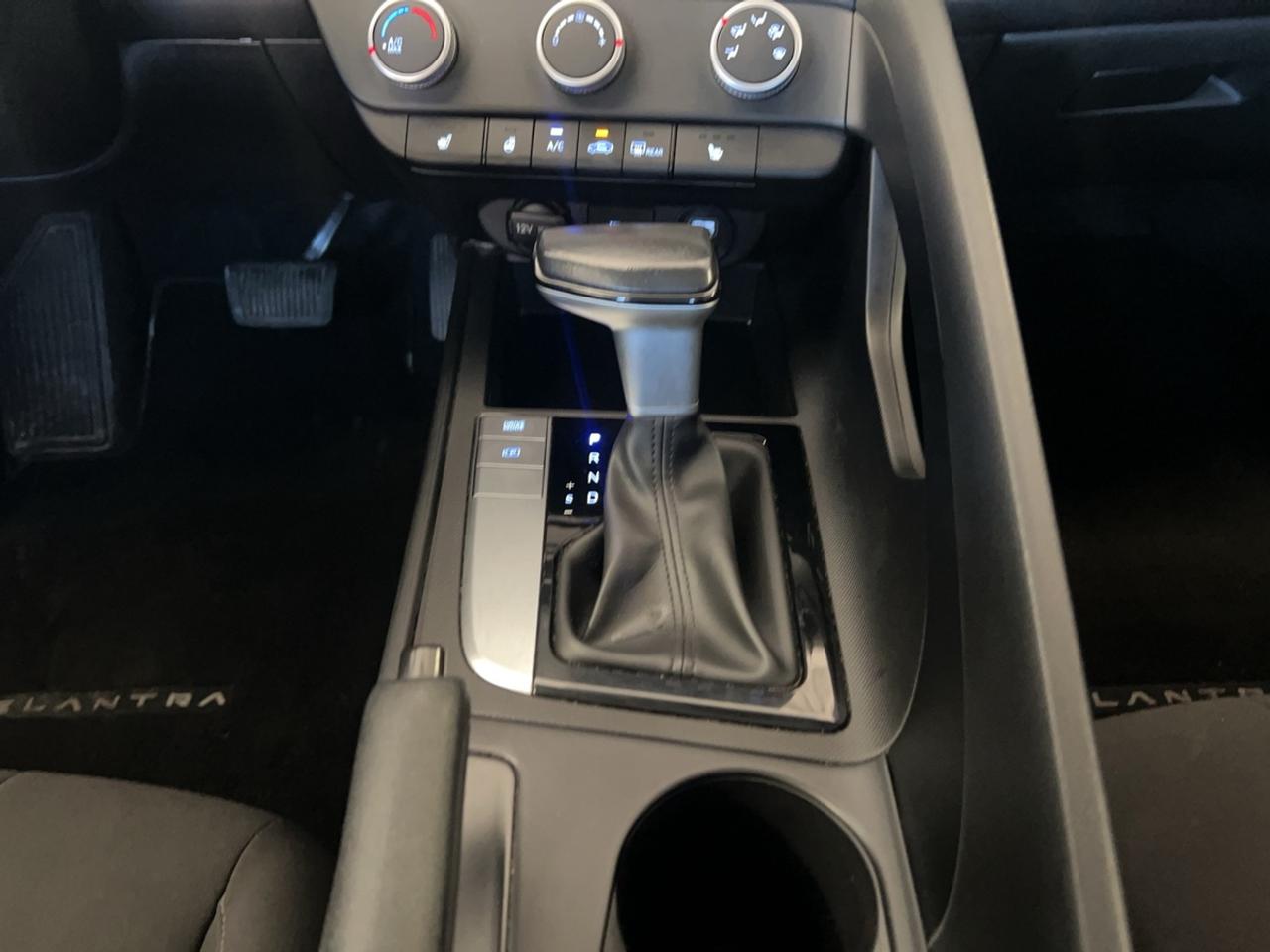 2023 Hyundai Elantra SEL Photo