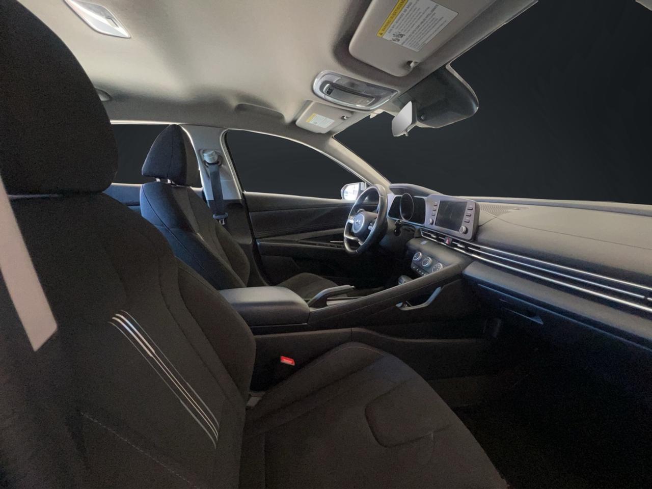 2023 Hyundai Elantra SEL Photo