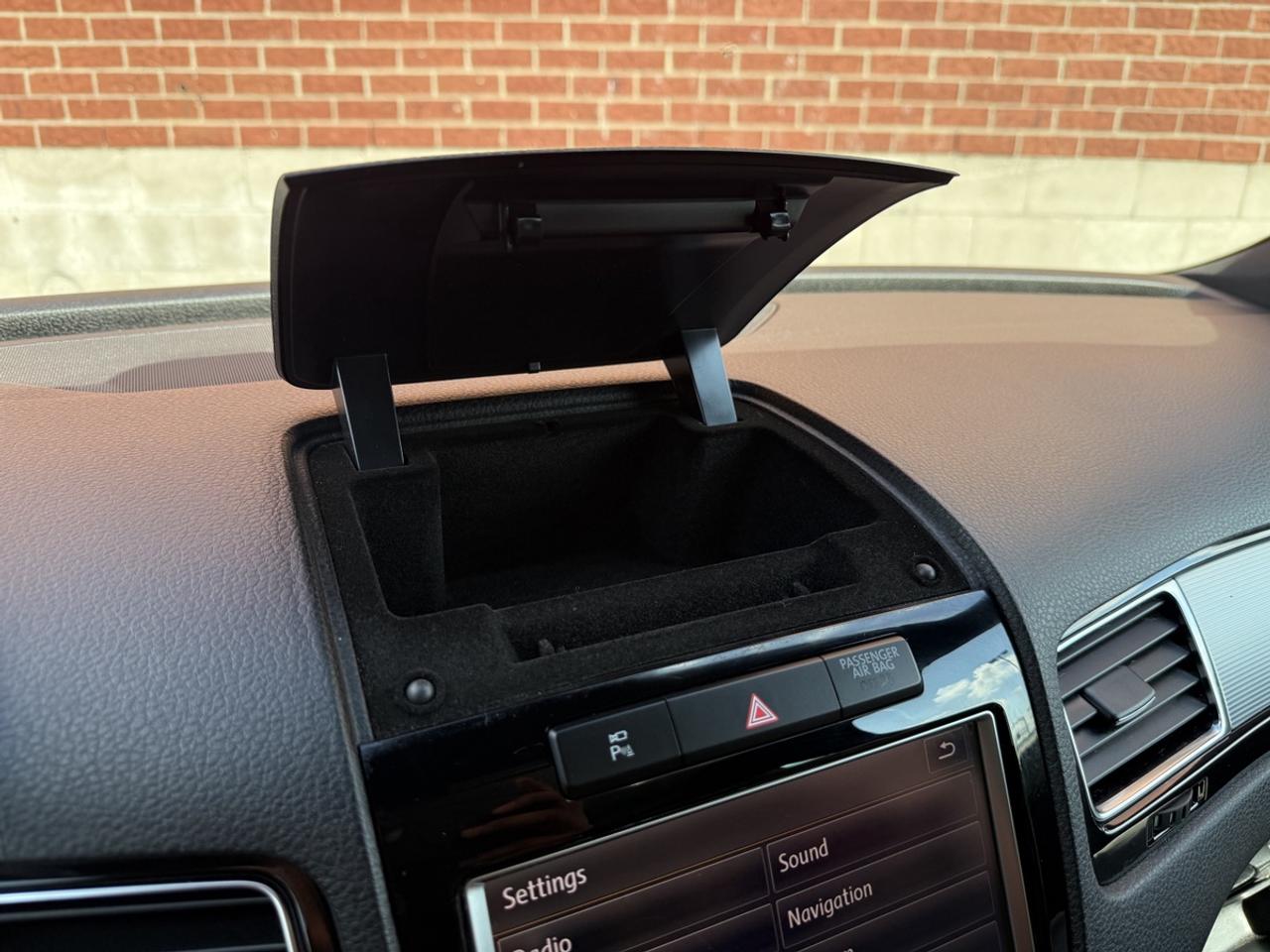 2014 Volkswagen Touareg Execline| R-Line Pkg| Panaroof| DynaAudio| Vw Serv Photo