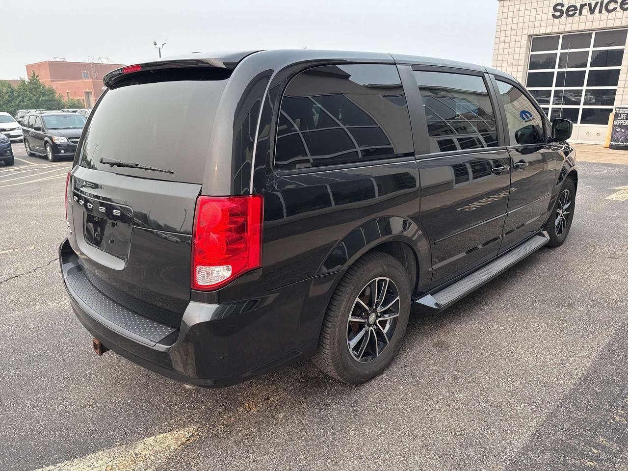 2016 Dodge Grand Caravan SXT Photo