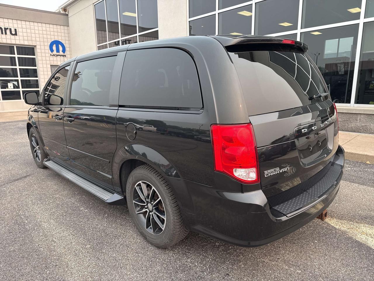 2016 Dodge Grand Caravan SXT Photo2
