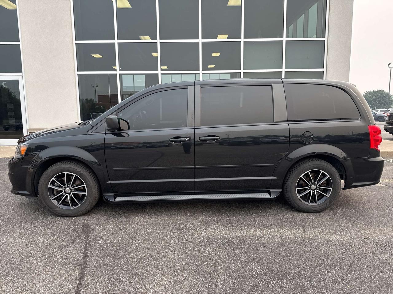 2016 Dodge Grand Caravan SXT Photo5
