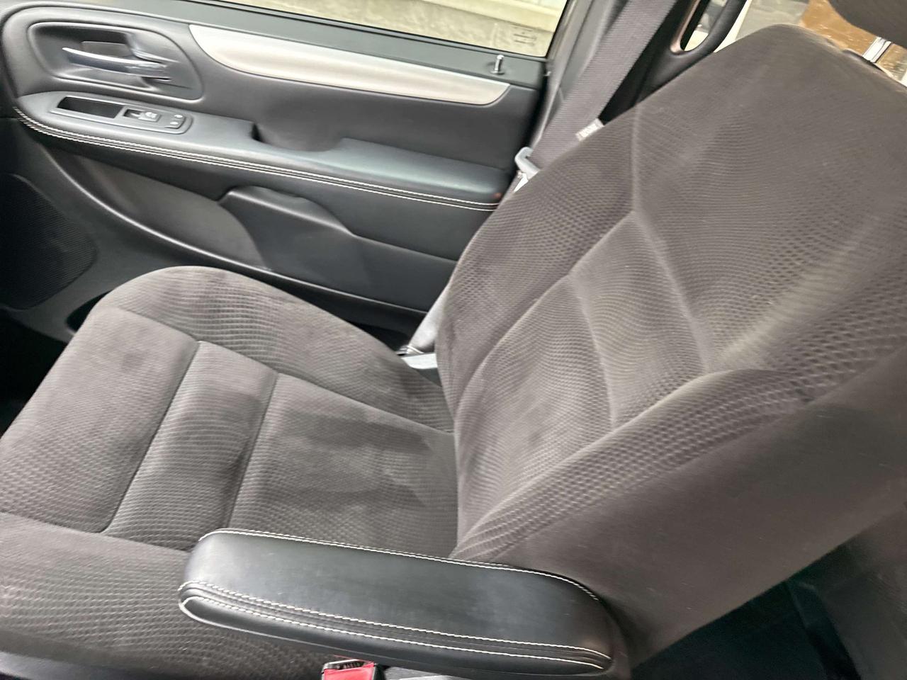 2016 Dodge Grand Caravan SXT Photo