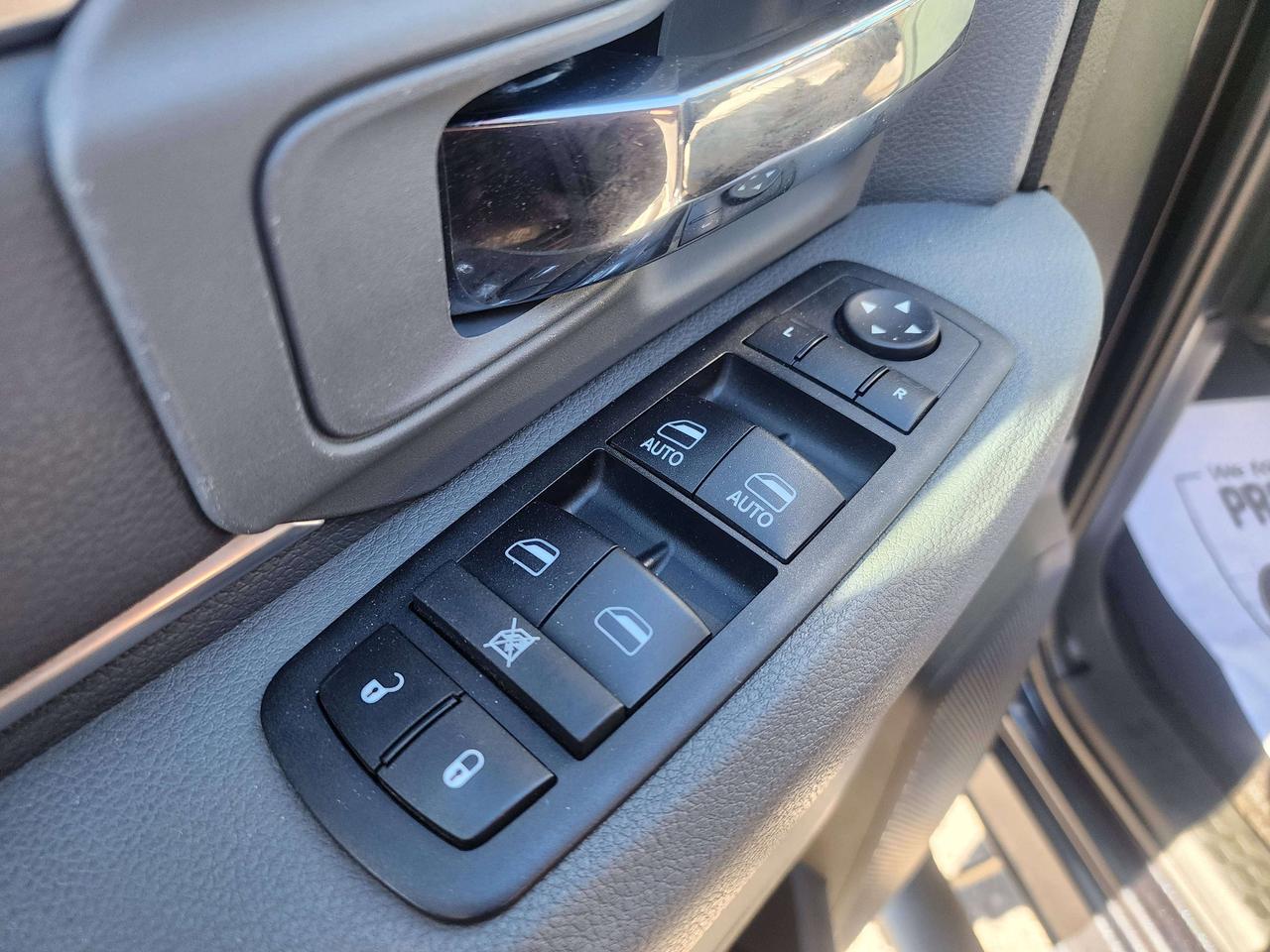 2018 RAM 1500 SLT Photo