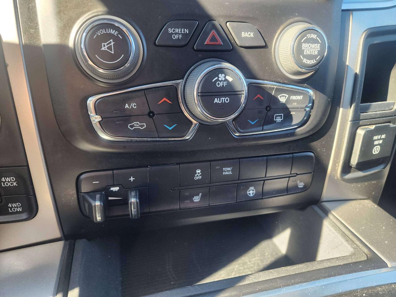 2018 RAM 1500 SLT Photo